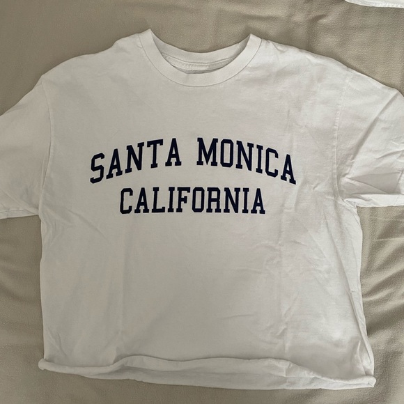 Brandy Melville Tshirt - Picture 1 of 3